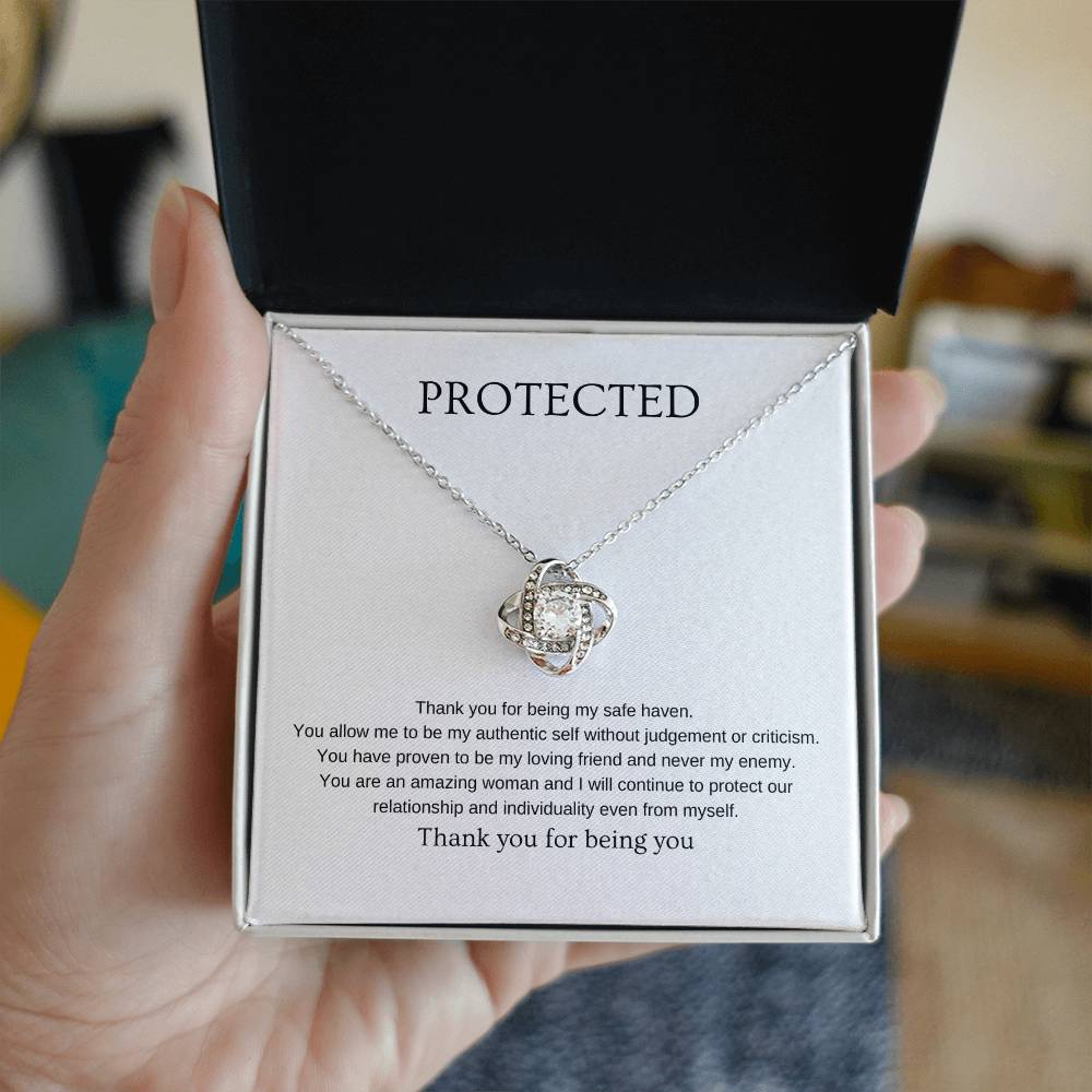 Protected Necklace | Gift for friend, girlfriend, fiancée, wife | Pendant Necklace | Love Knot Necklace